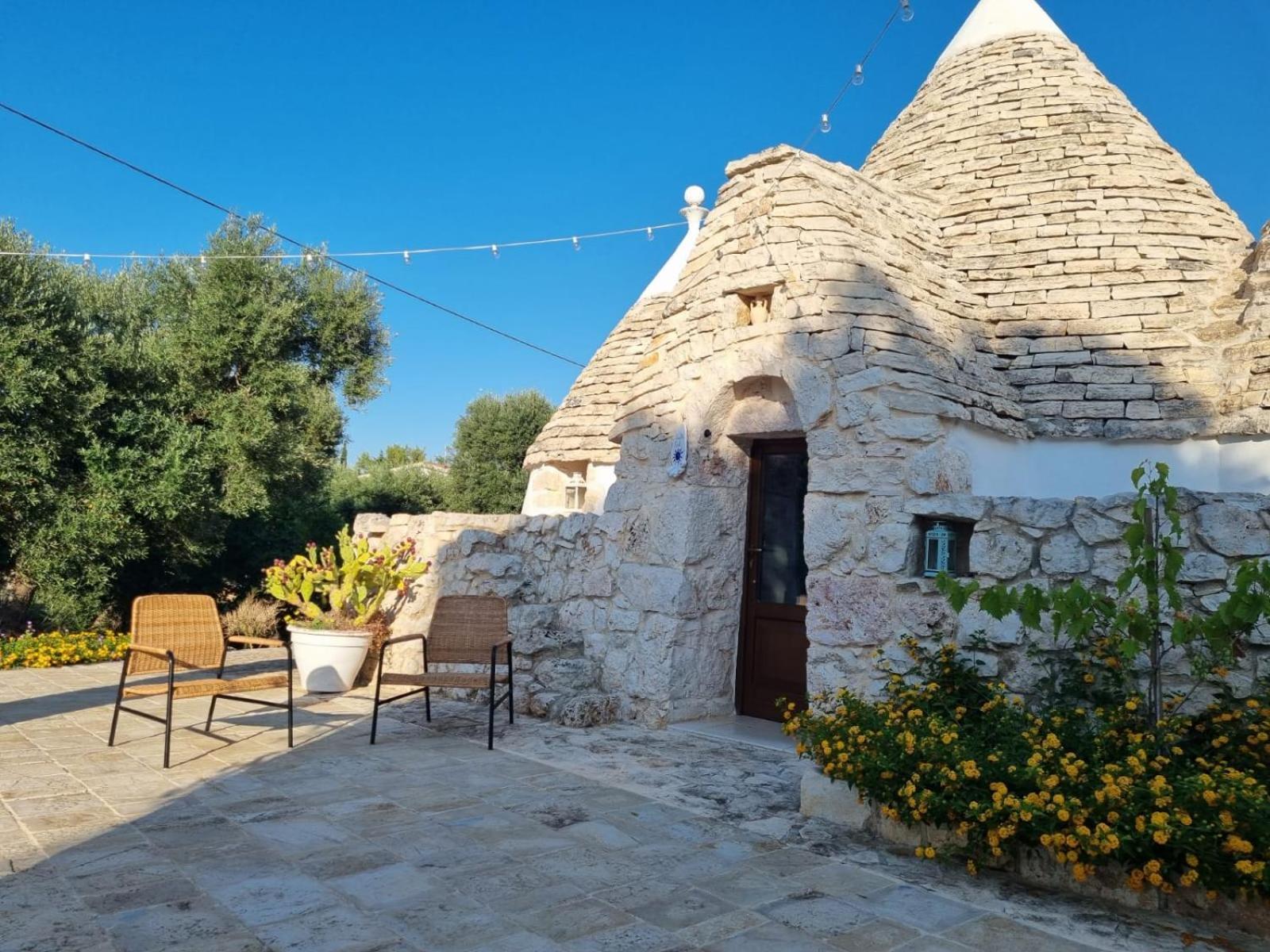 مبيت وإفطار غروتاليي Trulli Di Spinaruta المظهر الخارجي الصورة