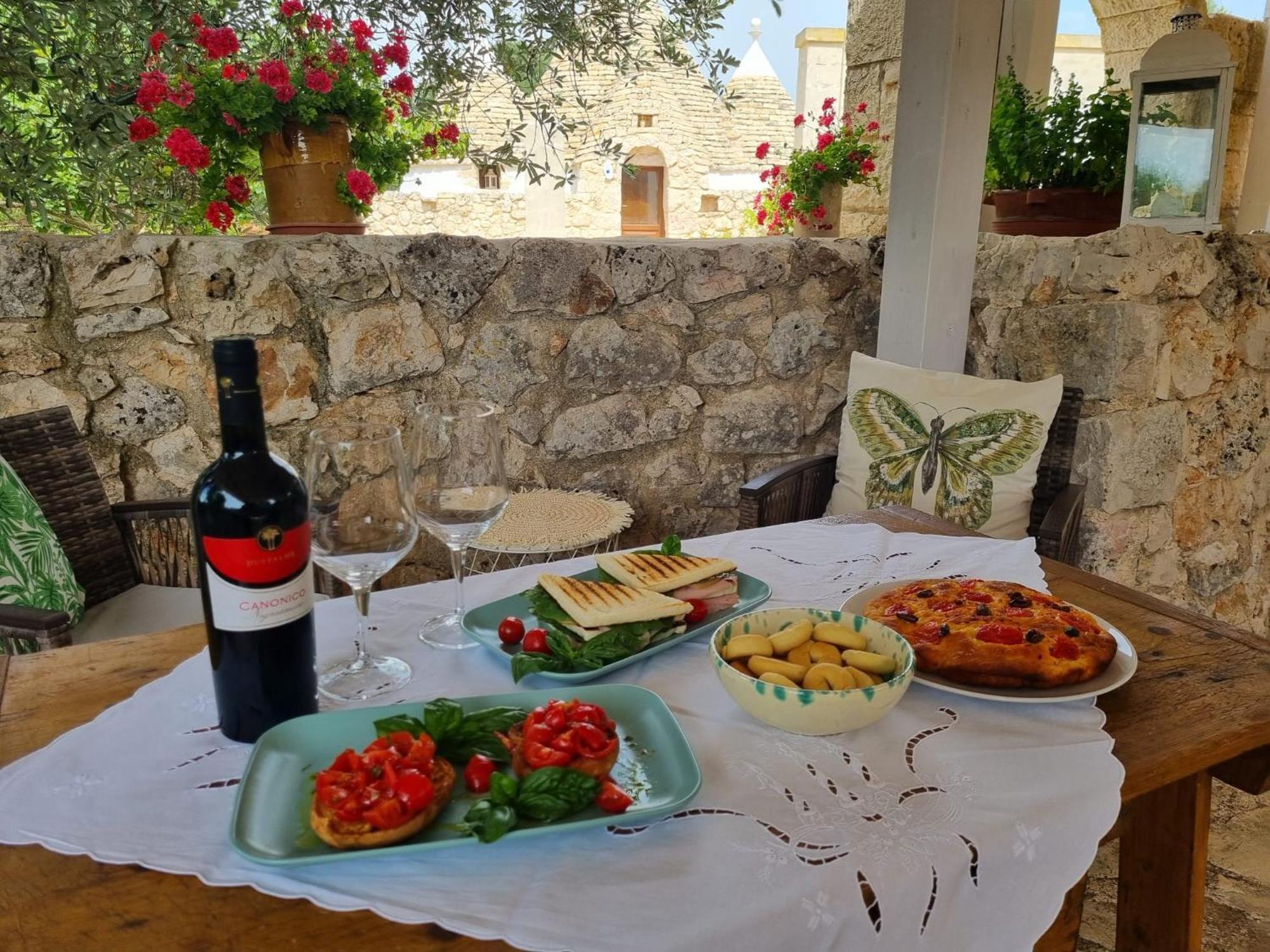 مبيت وإفطار غروتاليي Trulli Di Spinaruta المظهر الخارجي الصورة