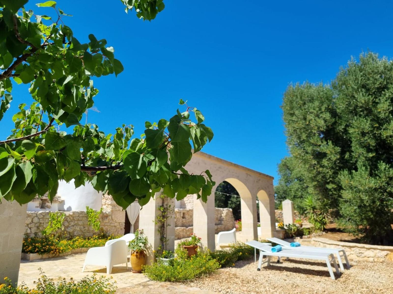 مبيت وإفطار غروتاليي Trulli Di Spinaruta المظهر الخارجي الصورة