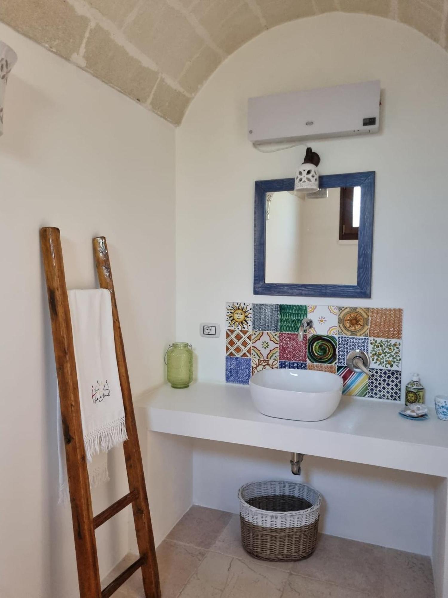مبيت وإفطار غروتاليي Trulli Di Spinaruta المظهر الخارجي الصورة