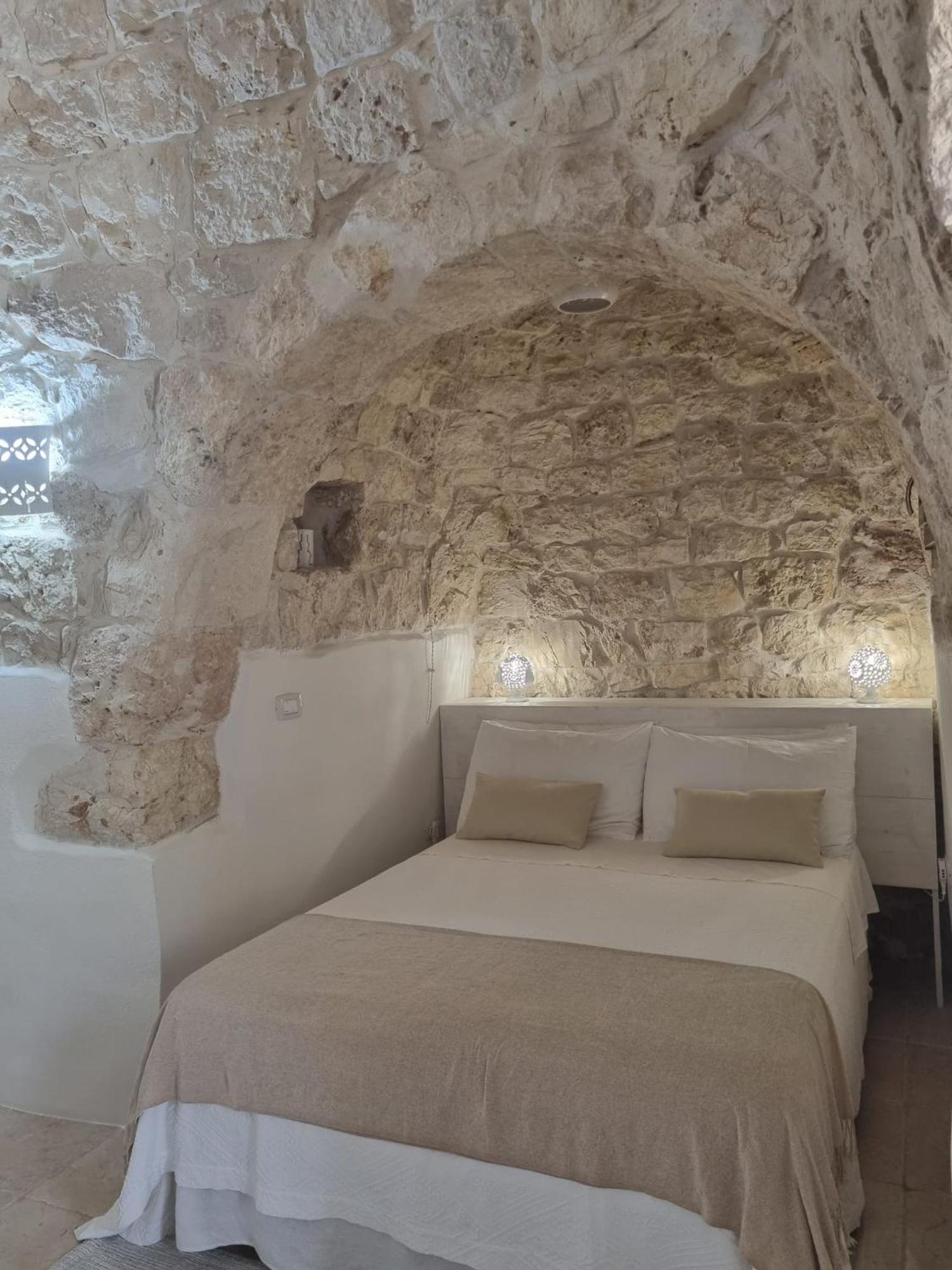 مبيت وإفطار غروتاليي Trulli Di Spinaruta المظهر الخارجي الصورة