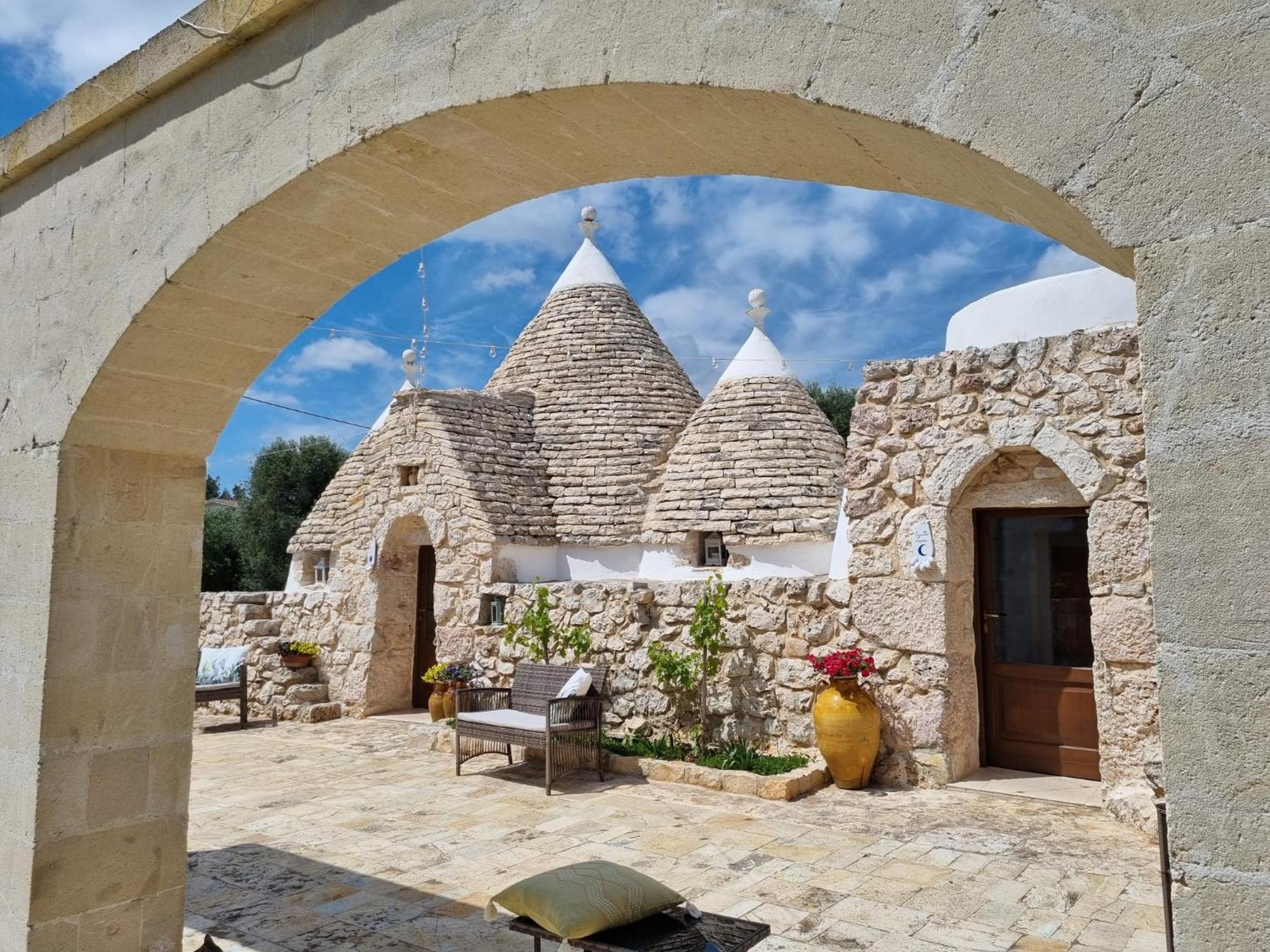 مبيت وإفطار غروتاليي Trulli Di Spinaruta المظهر الخارجي الصورة