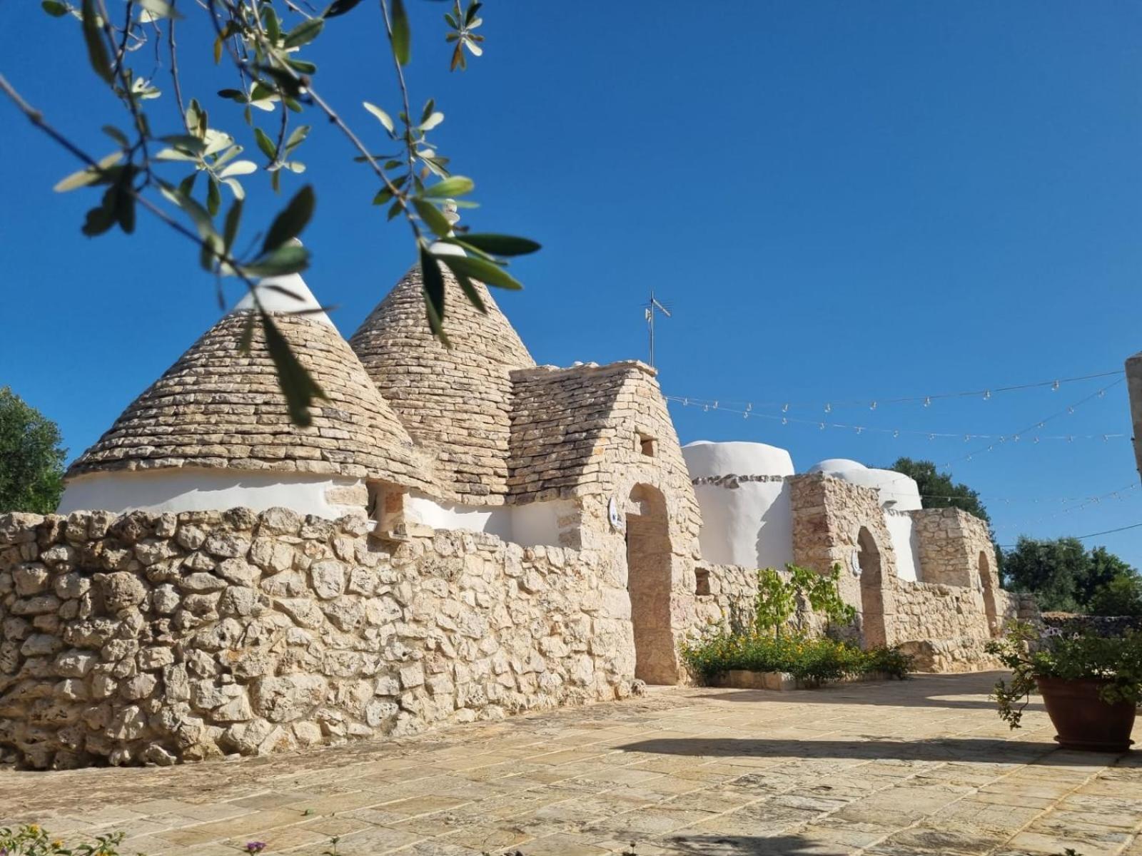 مبيت وإفطار غروتاليي Trulli Di Spinaruta المظهر الخارجي الصورة