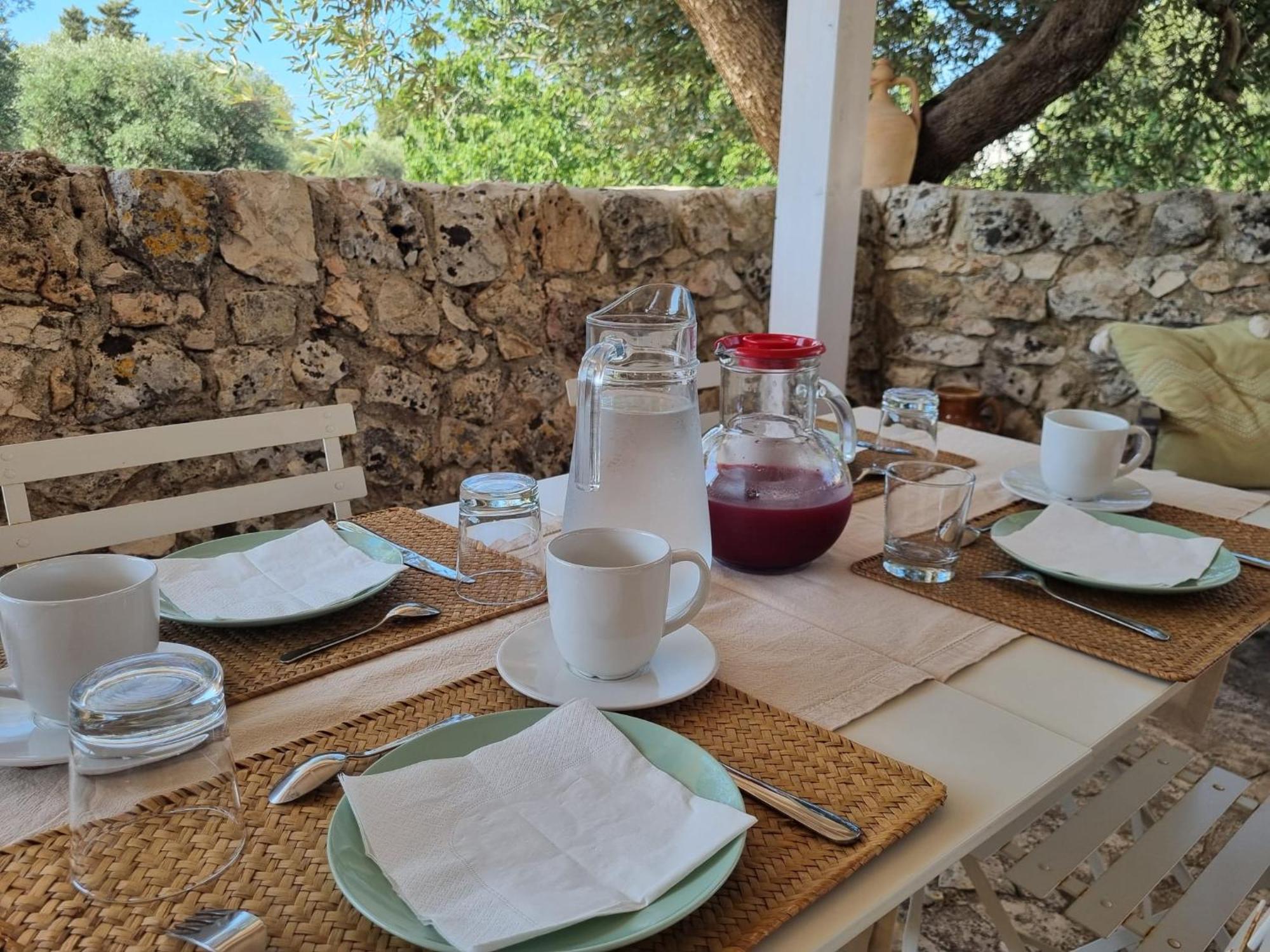 مبيت وإفطار غروتاليي Trulli Di Spinaruta المظهر الخارجي الصورة