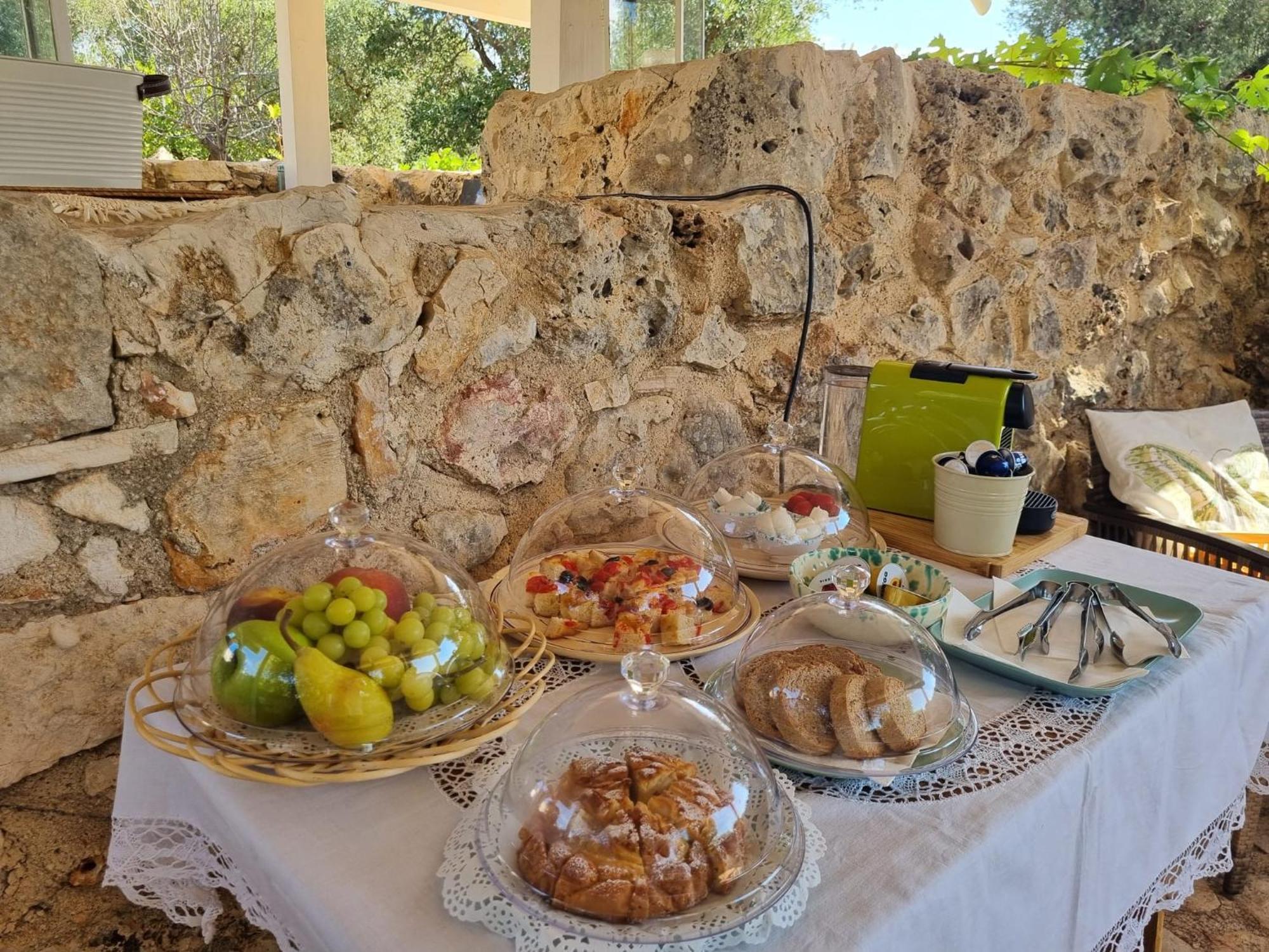 مبيت وإفطار غروتاليي Trulli Di Spinaruta المظهر الخارجي الصورة