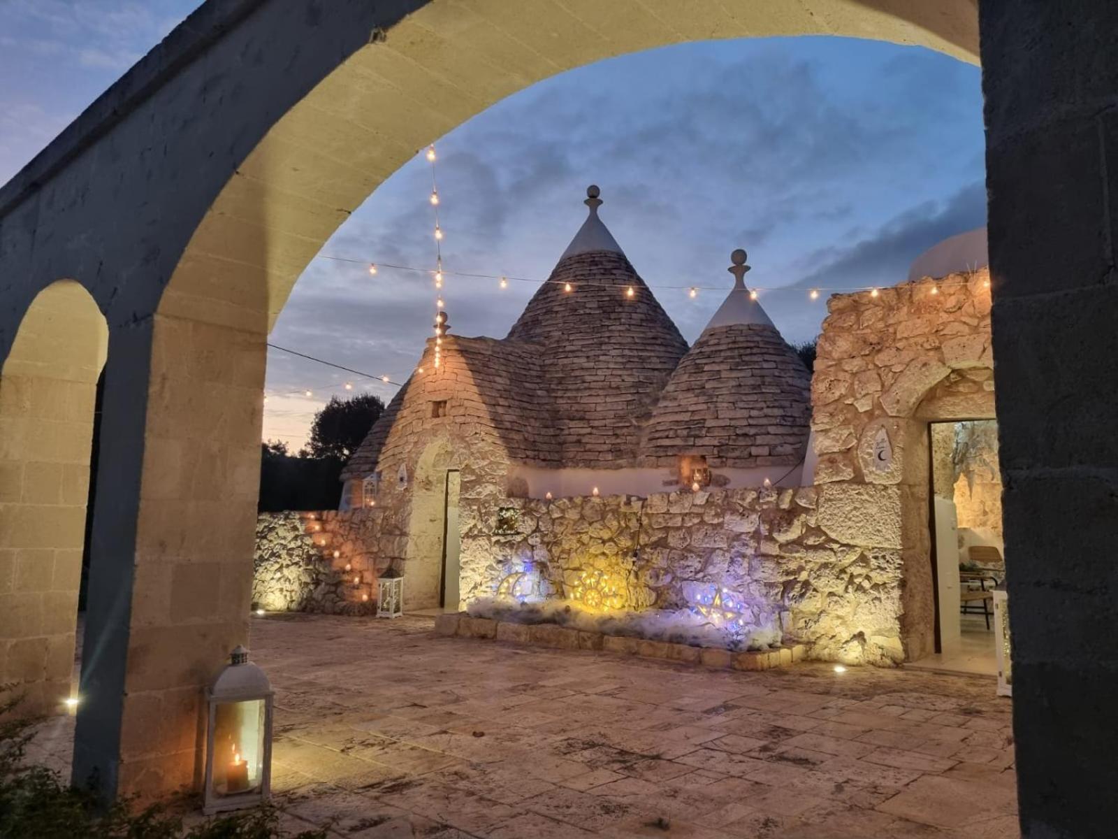 مبيت وإفطار غروتاليي Trulli Di Spinaruta المظهر الخارجي الصورة